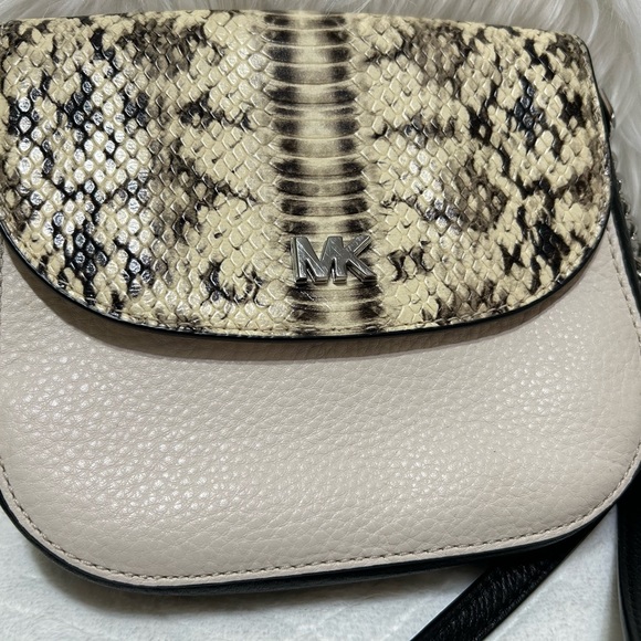 🔥Michael Kors Leather and Python Effect Crossbody Bag & match wallet🔥 - Picture 3 of 13